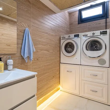 современный дом с бассейном