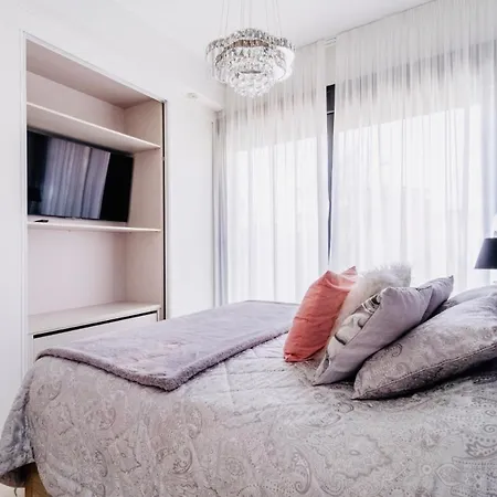 современный дом с бассейном Villa *