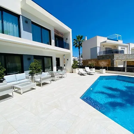 Villa современный дом с бассейном