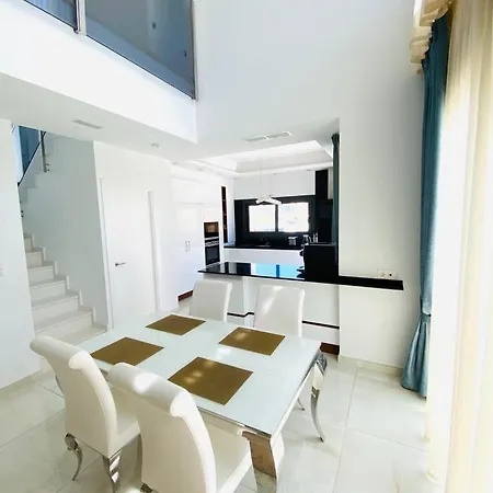 Villa современный дом с бассейном