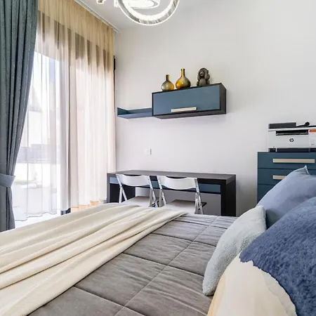 современный дом с бассейном Villa *