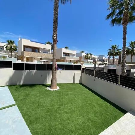 современный дом с бассейном Torrevieja