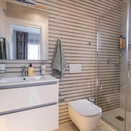 современный дом с бассейном Villa