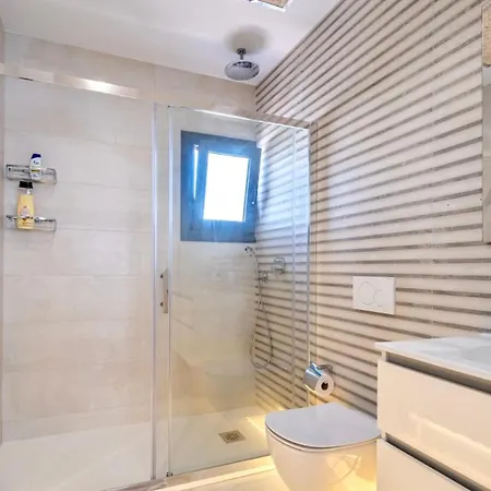современный дом с бассейном Villa *